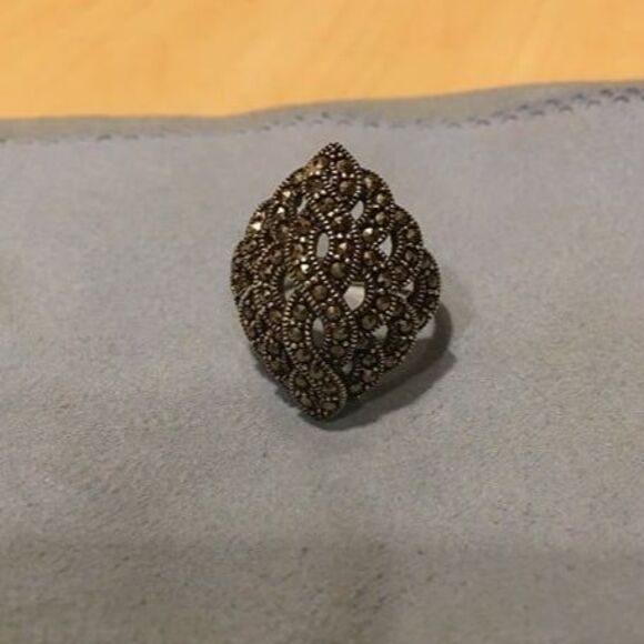 Marcasite Ring, size 8.5 - Picture 1 of 3